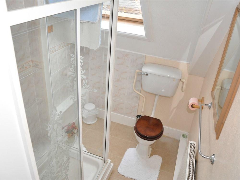 Chandos Premier Фолкстон Екстериор снимка